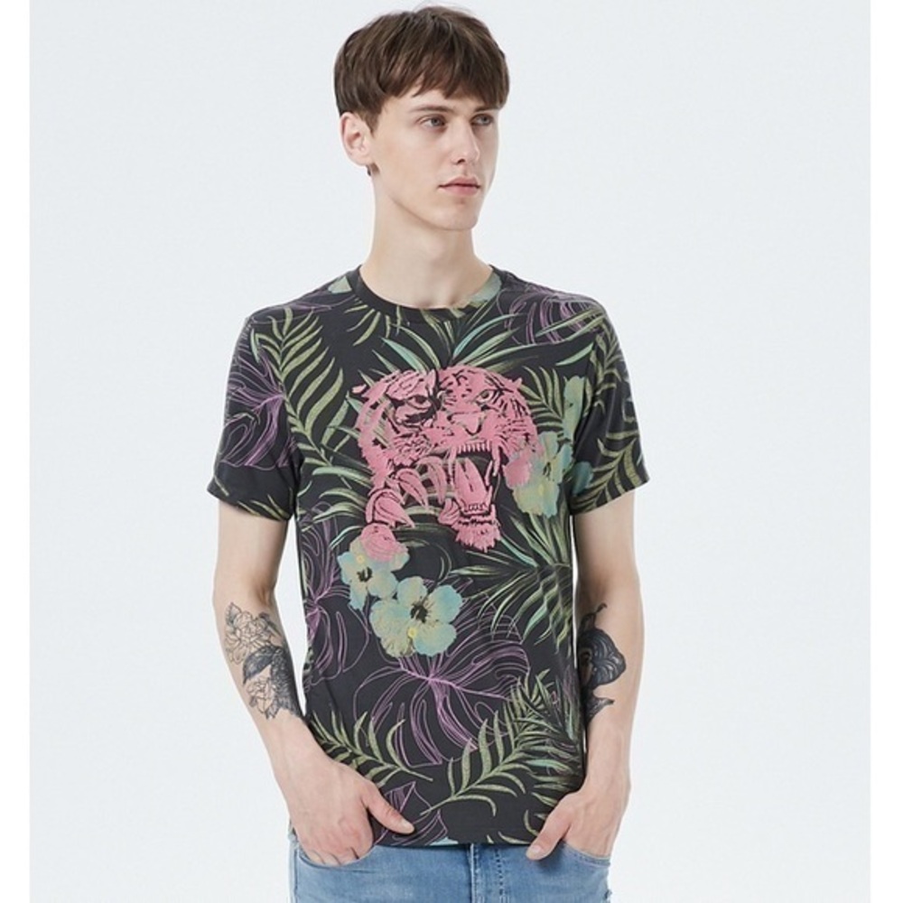 GUESS JUNGLE TIGER PRINT CREW TEE sz M